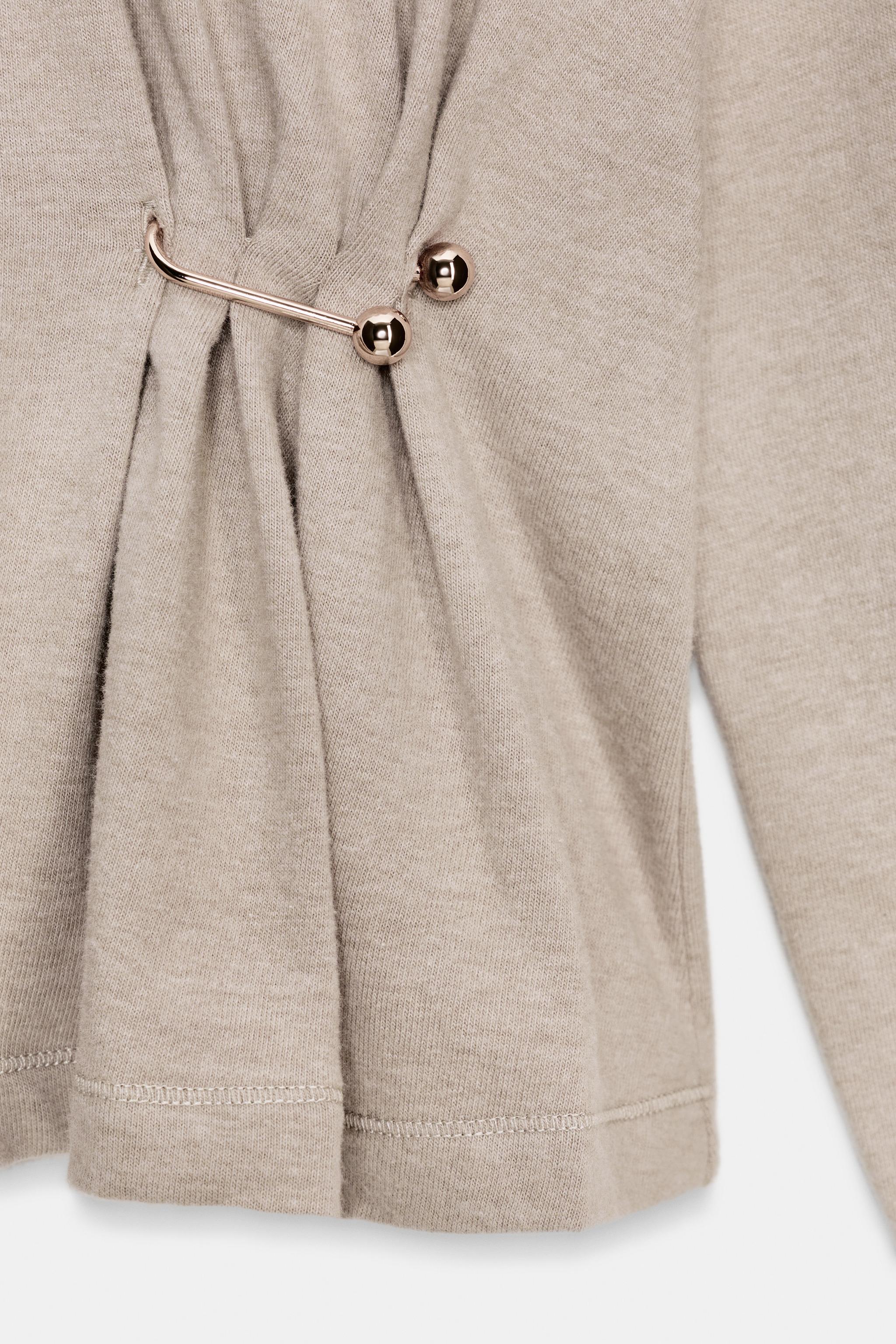 SOFT METAL APPLIQUÉ TOP